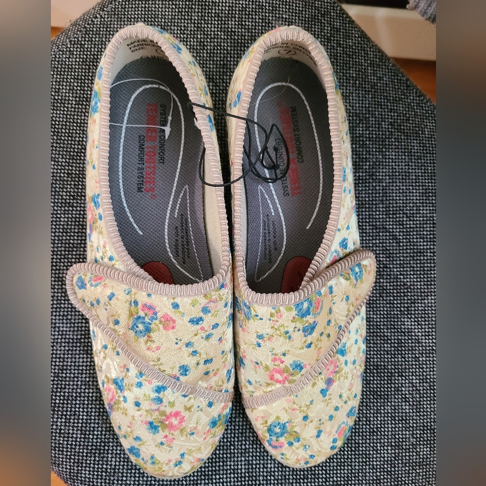 🌟NWOT Tender Tootsies Slipper Shoes Size 7
